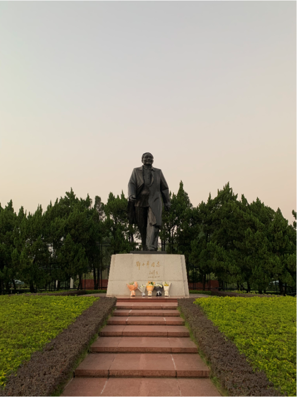 邓小平铜像广场
